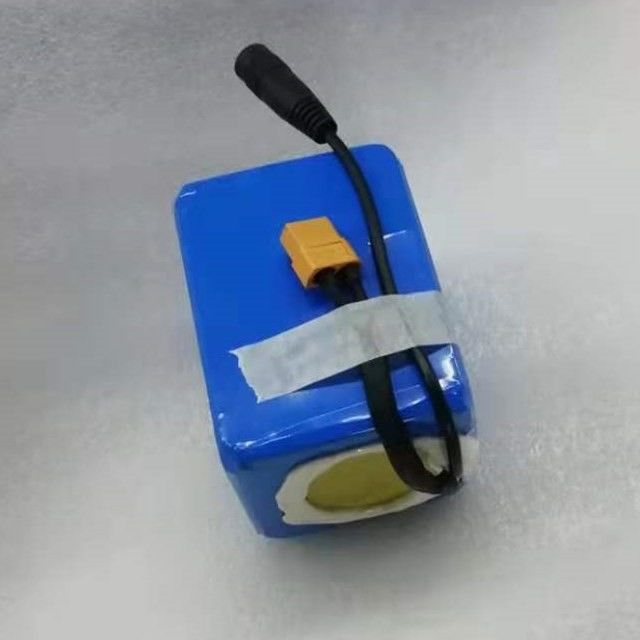 Batería de litio de 12 voltios 10ah 18650 3celdas en serie con enchufe de descarga XT60
