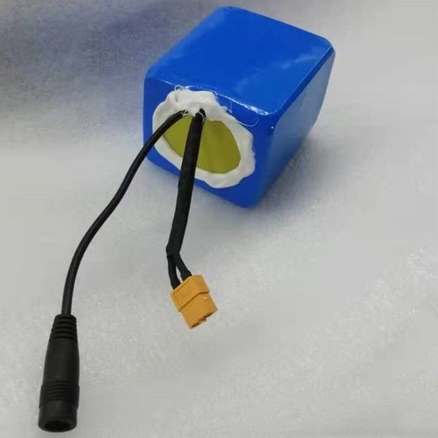 Batería de litio de 12 voltios 10ah 18650 3celdas en serie con enchufe de descarga XT60