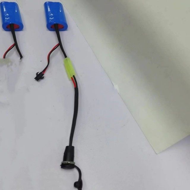 Paquete de baterías de iones de litio 18650 personalizado 2cells en serie con conector de barril DC5521 femenino