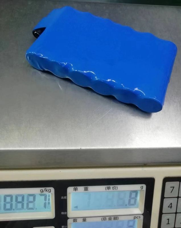 Batería personalizada de 11.1v 10ah 6pcs 21700 Batería de iones de litio en una línea con DC 5521 Femenino