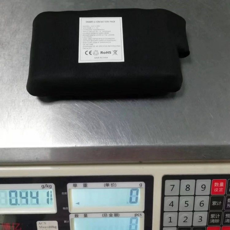 Ropa calefaccionada en invierno Batería 7.4V 12V 10000mAh Cabeza de carga de corriente continua Color negro