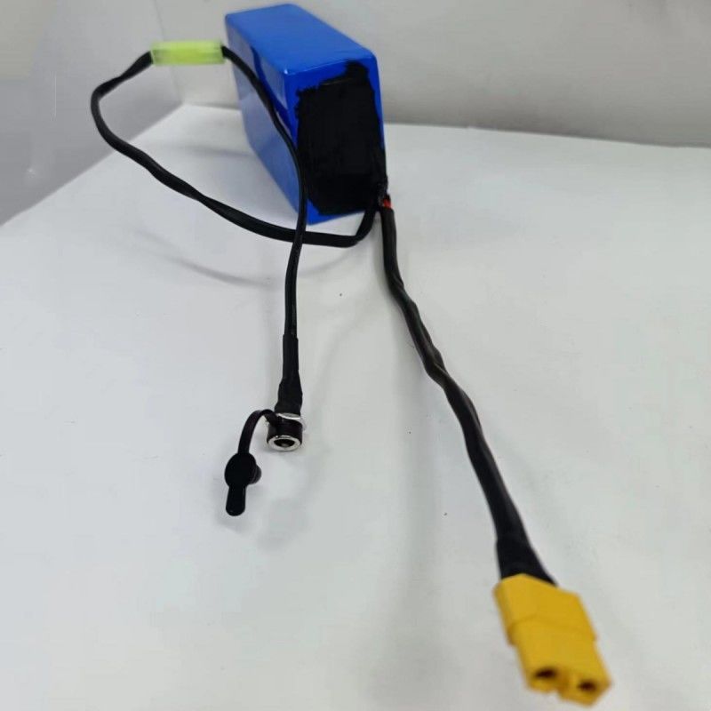 Paquete de baterías personalizado 18650 36V 2600mAh 10 celdas con enchufe de transferencia Tamiya pequeño para cargar
