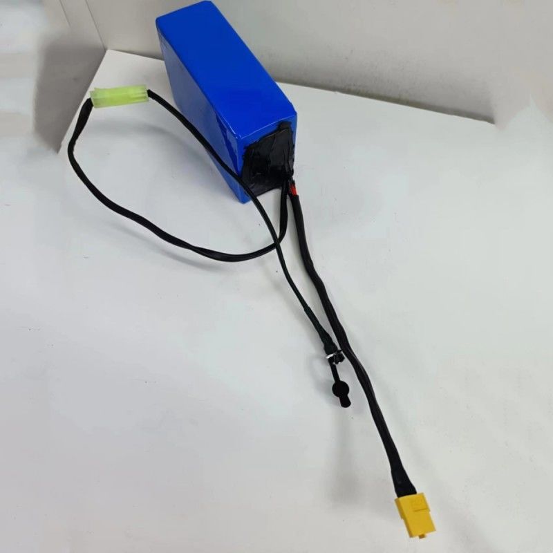 Paquete de baterías personalizado 18650 36V 2600mAh 10 celdas con enchufe de transferencia Tamiya pequeño para cargar