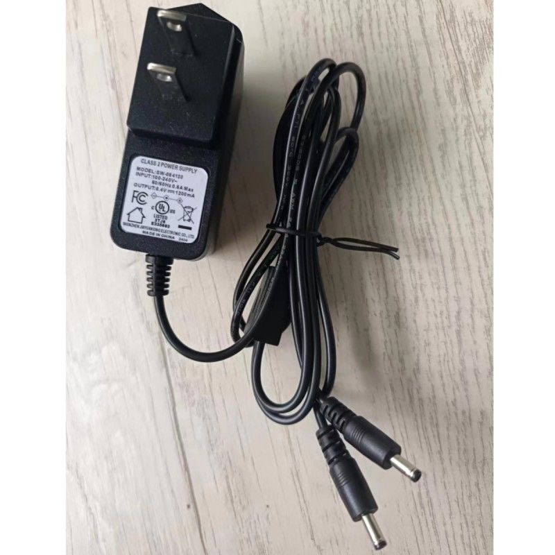 Cargador estándar de EE.UU. 8.4V 1.2A con dos cabezas de CC para batería de guante caliente