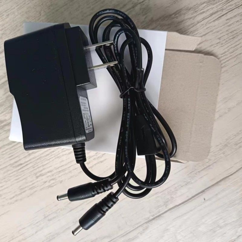 Cargador estándar de EE.UU. 8.4V 1.2A con dos cabezas de CC para batería de guante caliente